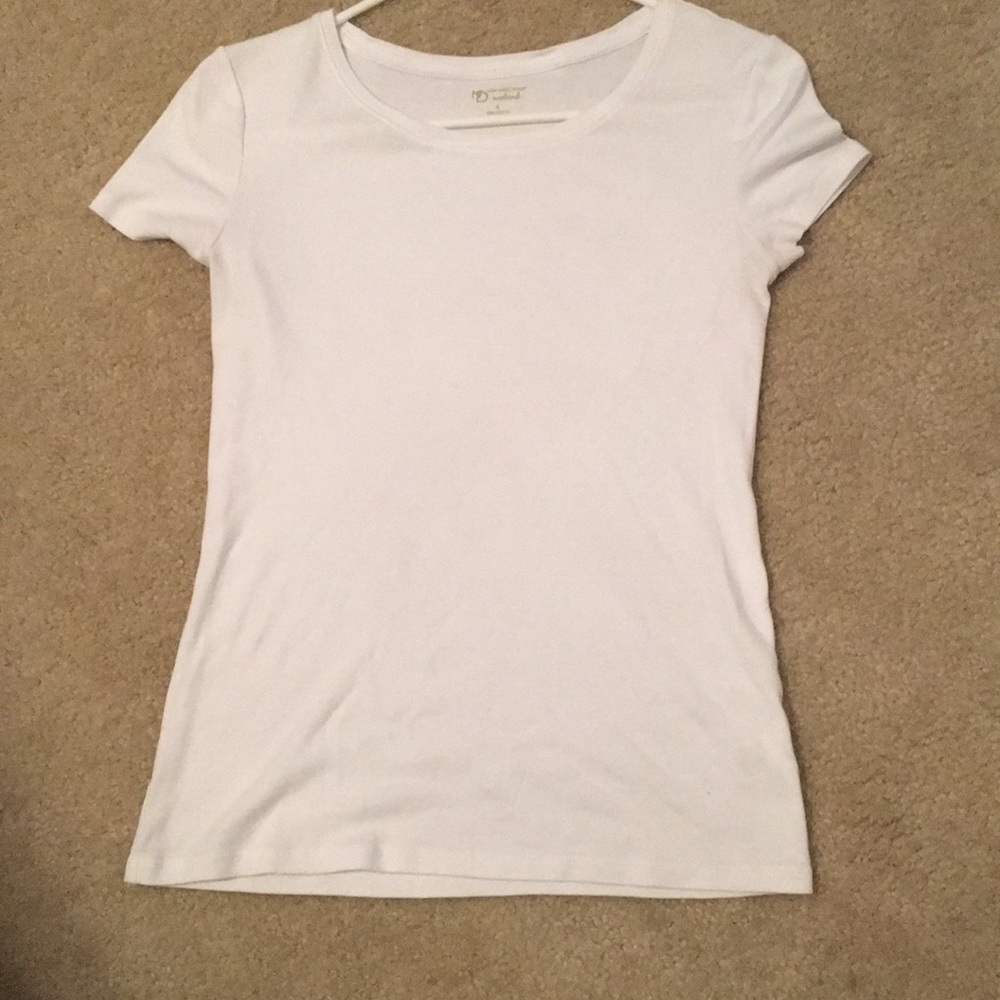 White shirt sleeve top